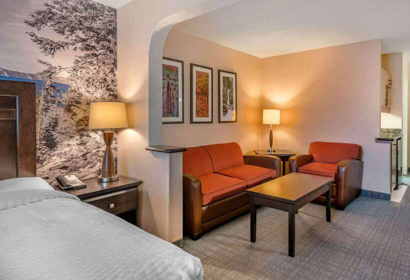 فندق Clarion Pointe Medford