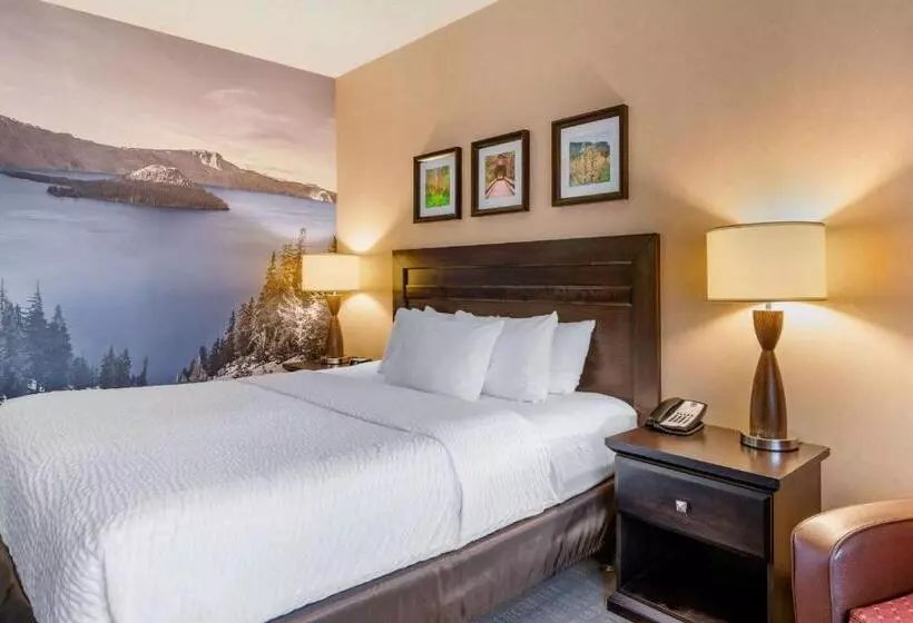 Szálloda Clarion Pointe Medford