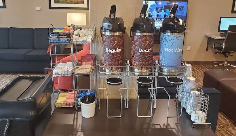 호텔 Comfort Suites Helena Airport