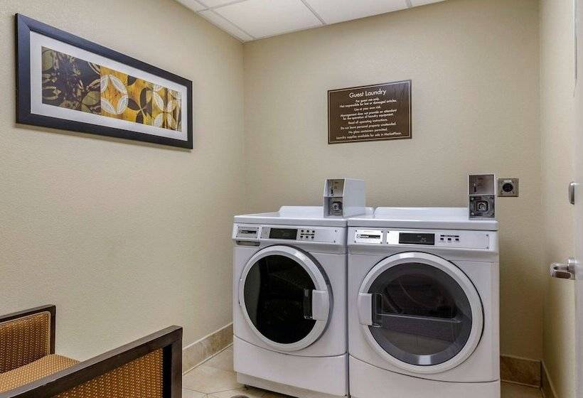 호텔 Comfort Suites Helena Airport