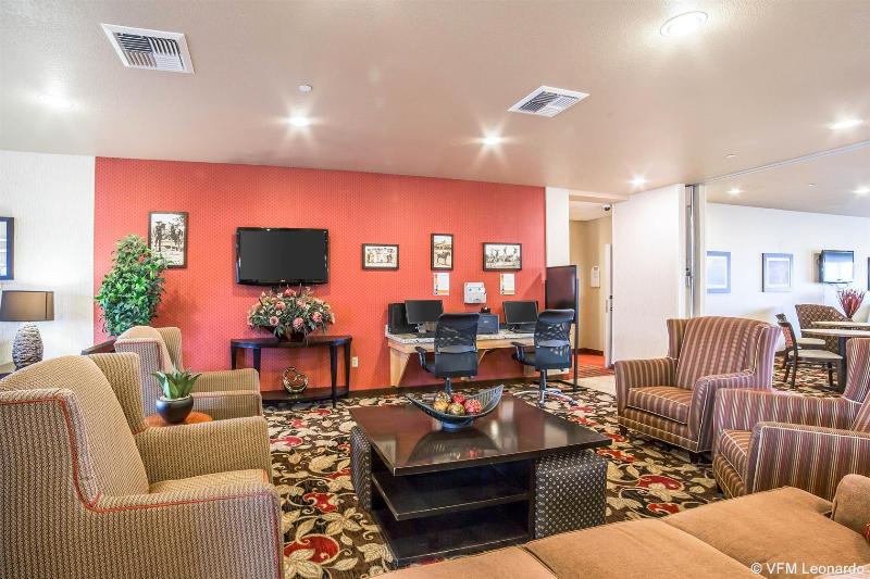 호텔 Comfort Suites Helena Airport