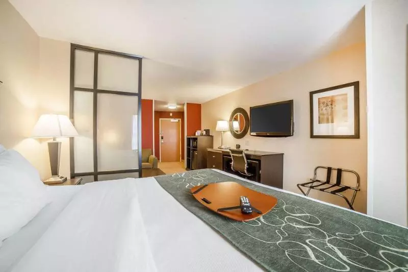 호텔 Comfort Suites Helena Airport