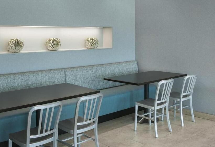 Отель Courtyard Carolina Beach