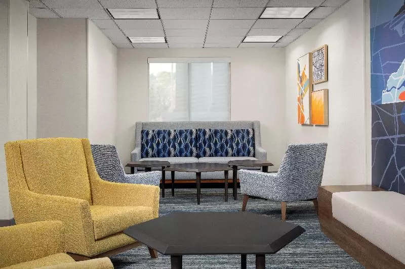 Holiday Inn Express Hotel & Suites Greensboro Airport Area, An Ihg