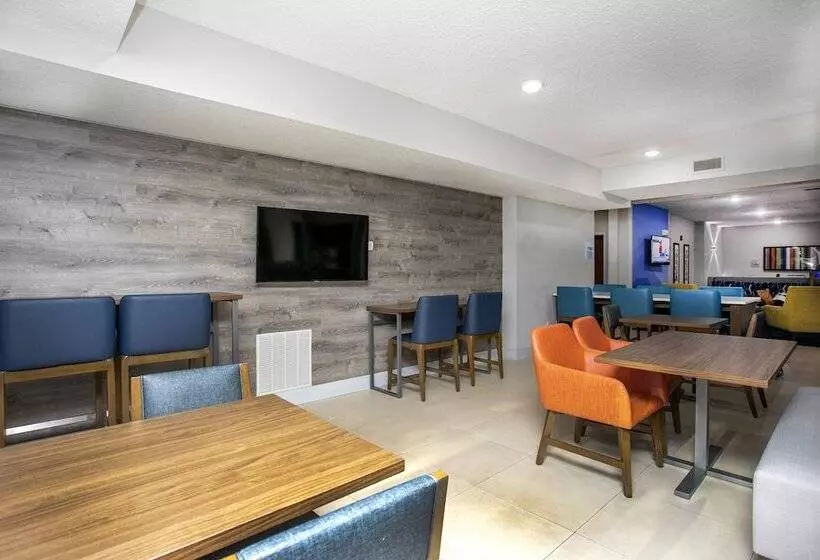 Holiday Inn Express Hotel & Suites Jacksonville Mayport / Beach, An Ihg