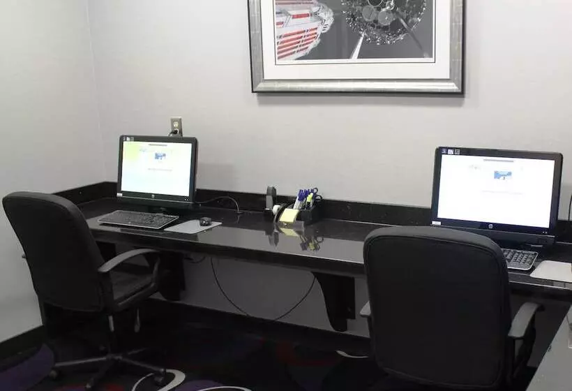 בית מלון כפרי Holiday Inn Express & Suites Columbus Polaris Parkway / Columbus, An Ihg