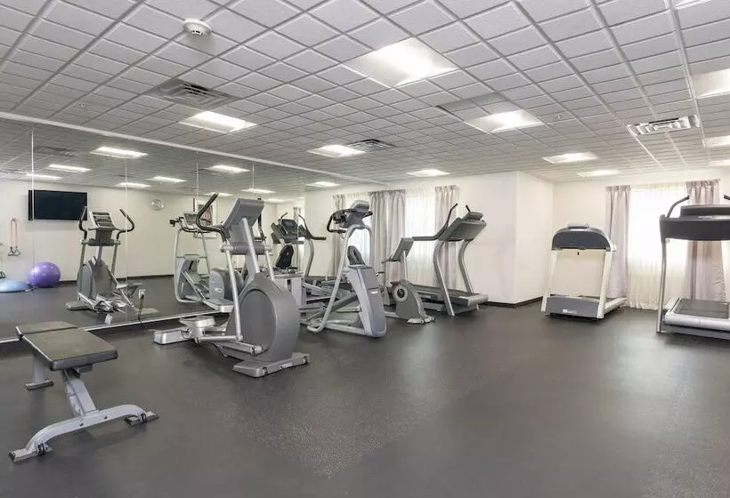 בית מלון כפרי Holiday Inn Express & Suites Columbus Polaris Parkway / Columbus, An Ihg