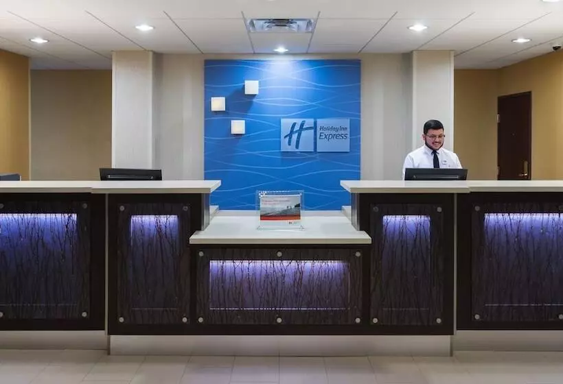 هتل Holiday Inn Express & Suites Midland Loop 250, An Ihg