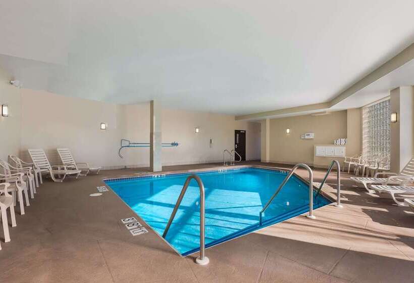 ホテル Mainstay Suites Fitchburg  Madison