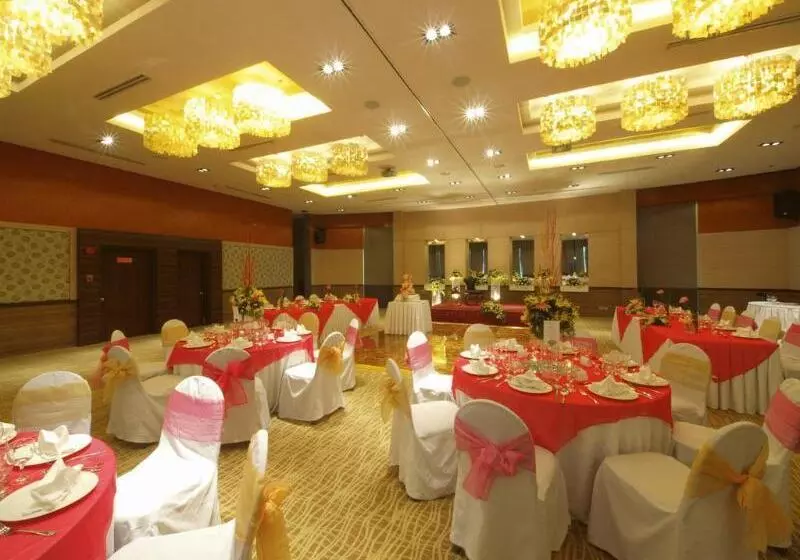 Отель One Tagaytay Place