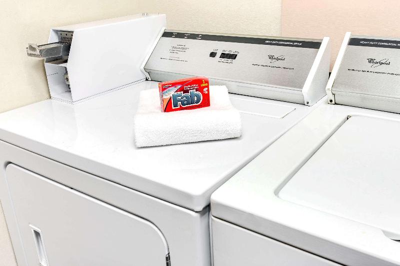 酒店 Super 8 By Wyndham Laurel