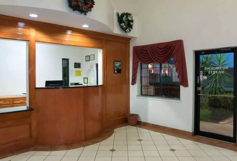 Hotel Super 8 By Wyndham Stafford Sugarland Area