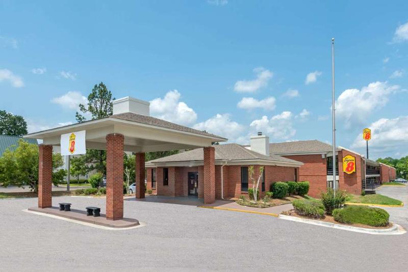 فندق Super 8 Montgomery