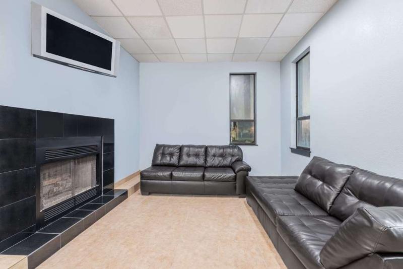 فندق Super 8 Montgomery