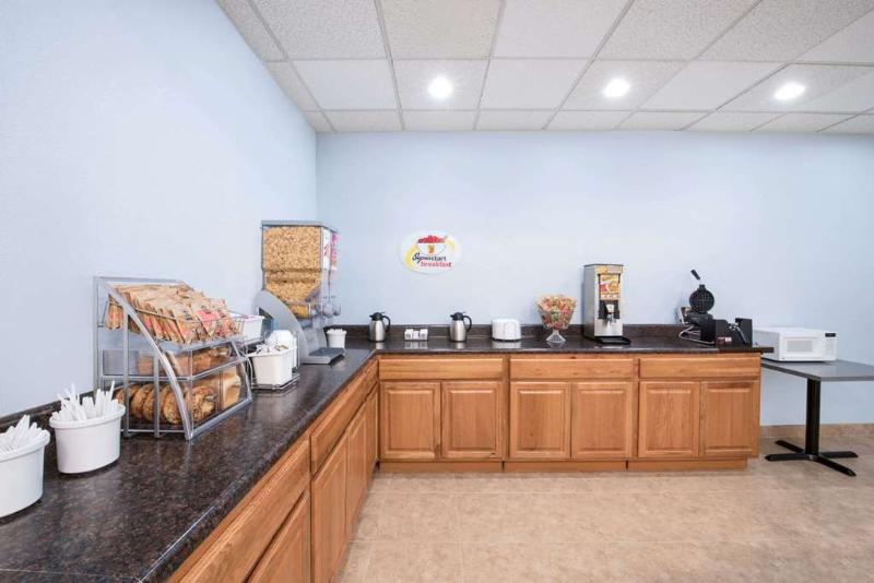 فندق Super 8 Montgomery