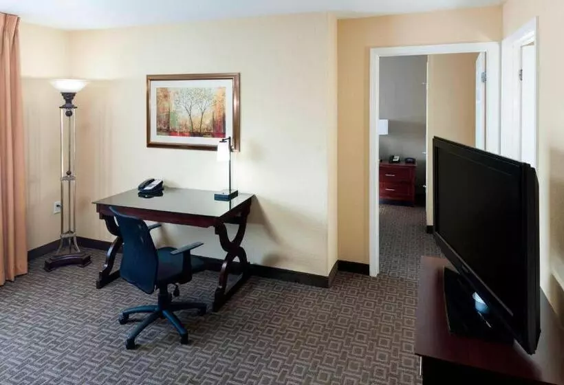 Отель Towneplace Suites By Marriott Texarkana