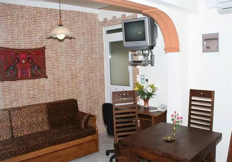 Kastro Beach Apartments