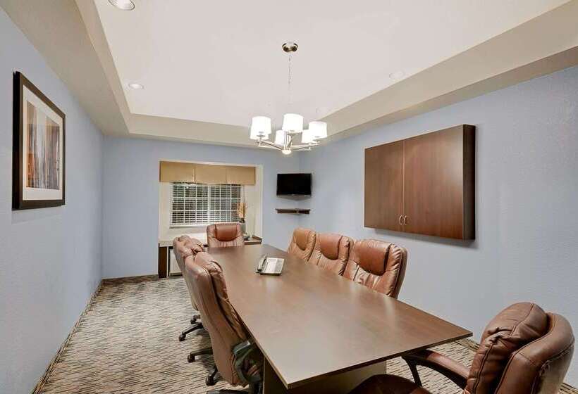 Microtel Inn And Suites By Wyndham Geneva