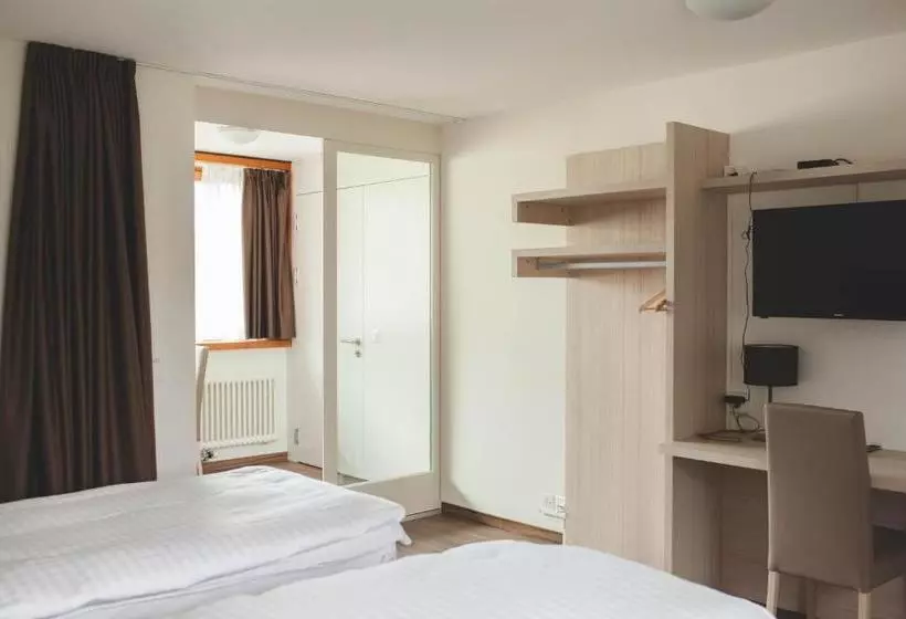 Общежитие Auberge De La Sauge