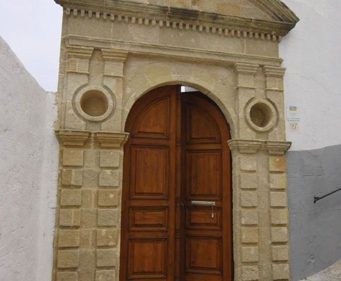 Chrysanthi Studio & Apartments