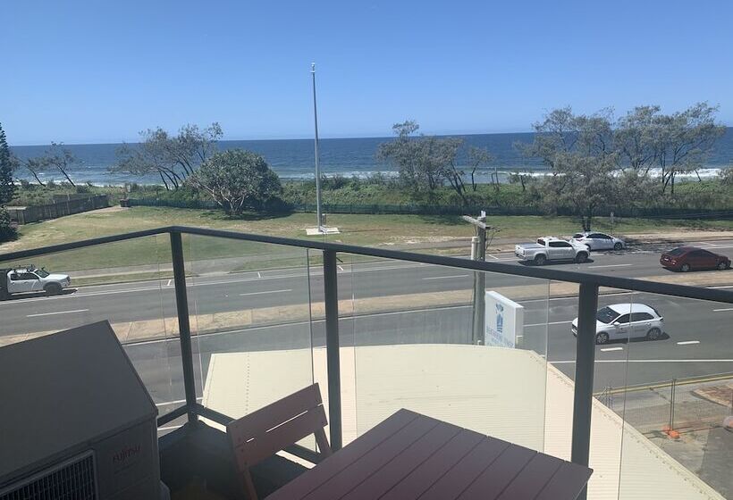 Отель Beachfront Towers