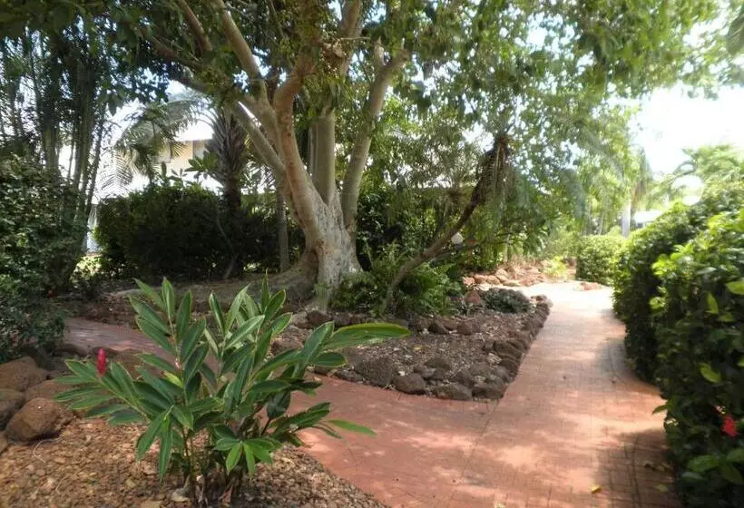 בית מלון כפרי Broome Beach Resort   Cable Beach, Broome
