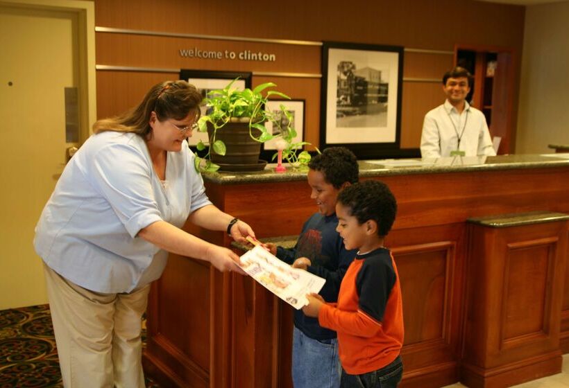 בית מלון כפרי Hampton Inn Clinton
