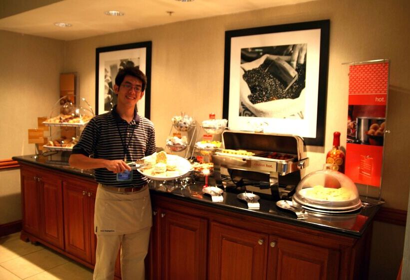 בית מלון כפרי Hampton Inn Clinton