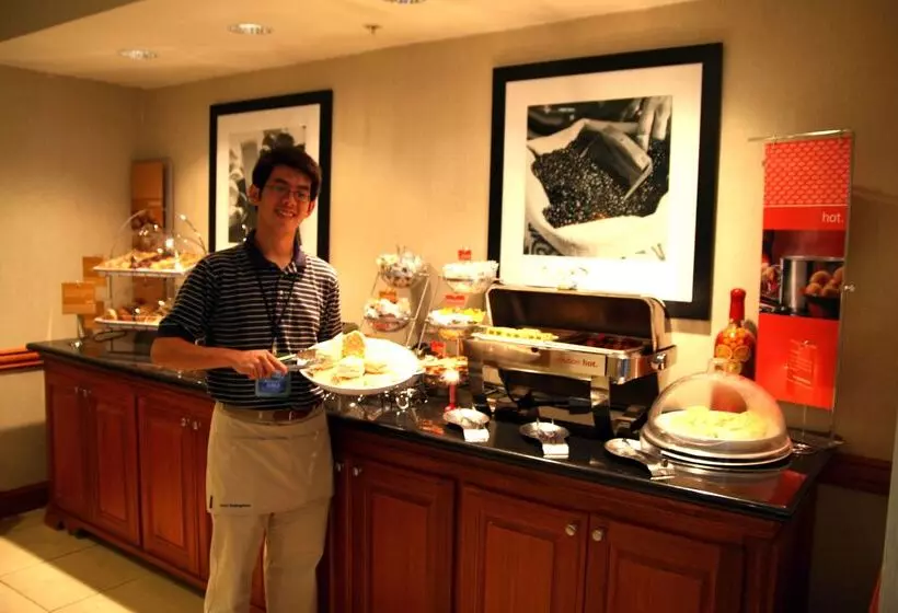 בית מלון כפרי Hampton Inn Clinton