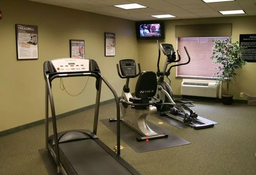 בית מלון כפרי Hampton Inn Clinton