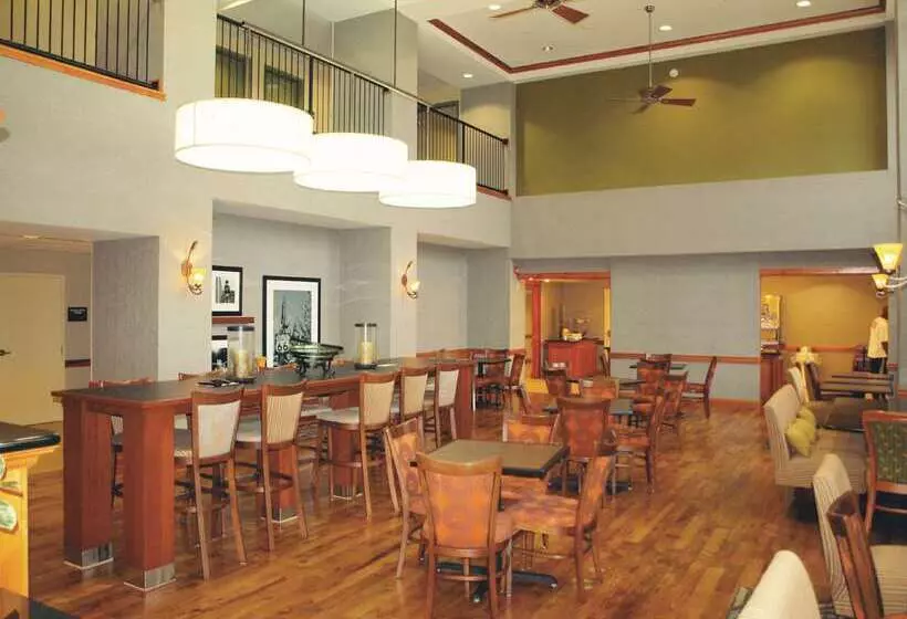 בית מלון כפרי Hampton Inn Clinton