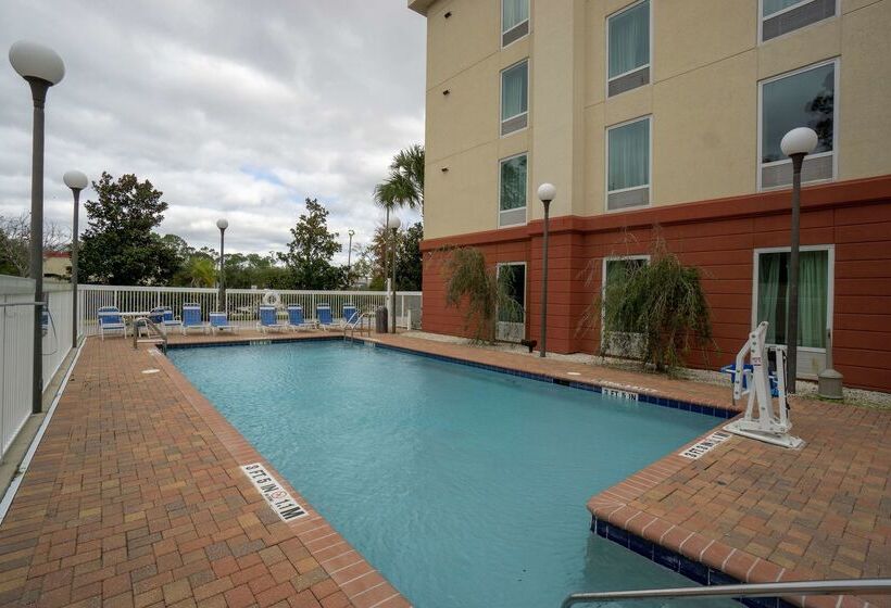 בית מלון כפרי Hampton Inn & Suites Palm Coast