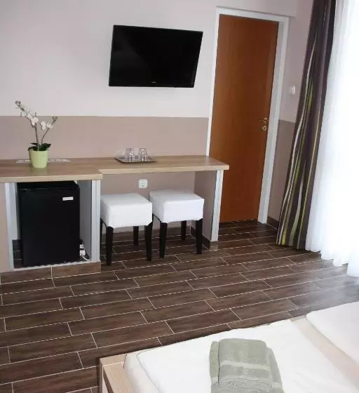 酒店 Polus Pension