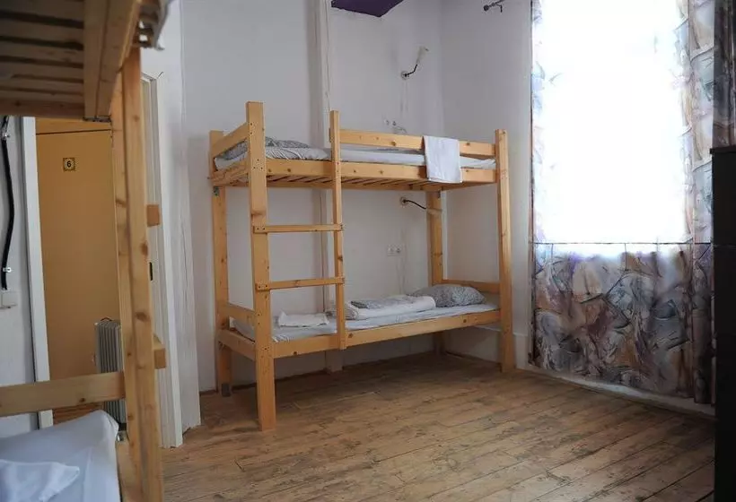 Albergue Fabrika Hostel & Gallery