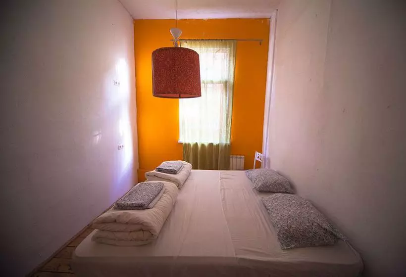 Albergue Fabrika Hostel & Gallery