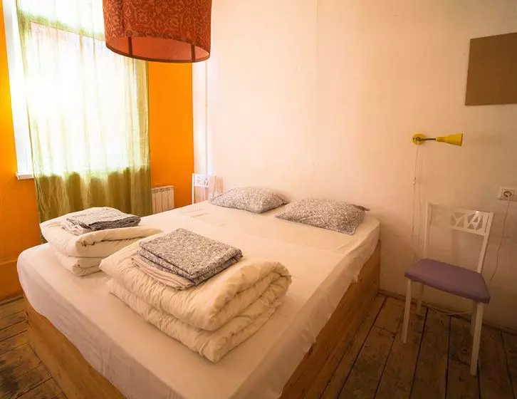 Albergue Fabrika Hostel & Gallery