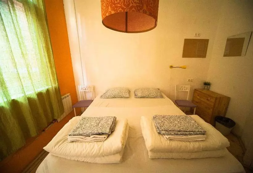 Albergue Fabrika Hostel & Gallery