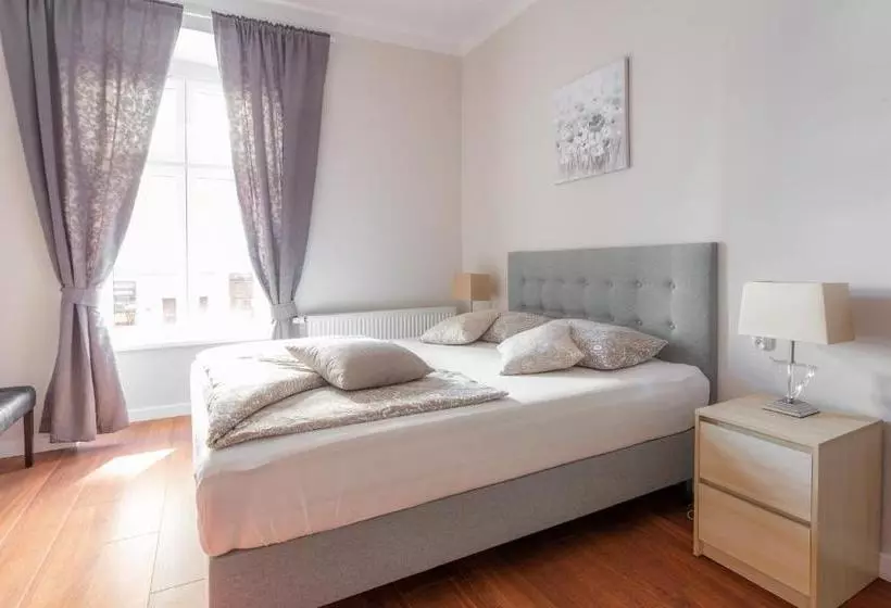 Babel Hostel, Dworzec Pkp, Rynek