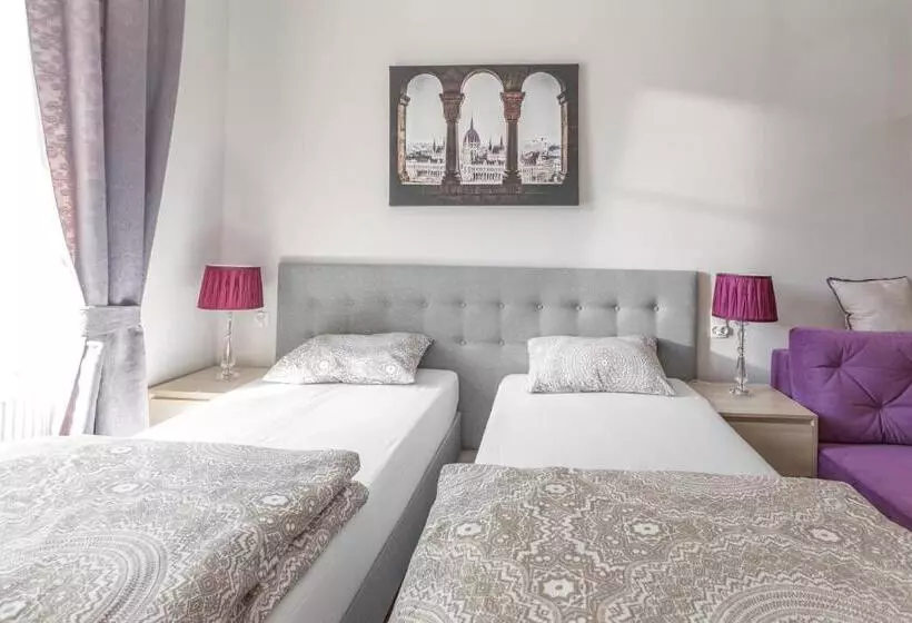 Babel Hostel, Dworzec Pkp, Rynek