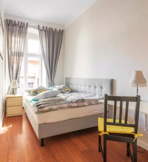 Babel Hostel, Dworzec Pkp, Rynek