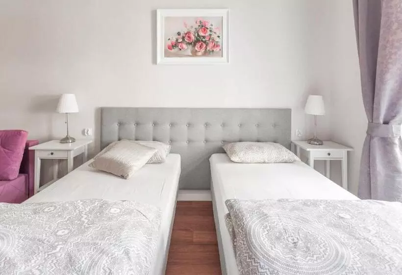 Babel Hostel, Dworzec Pkp, Rynek