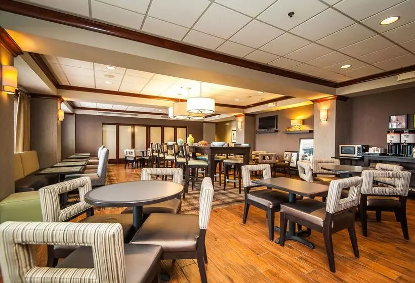 בית מלון כפרי Hampton Inn South Kingstown   Newport Area