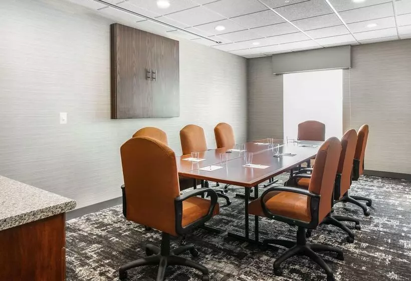 Otel Hampton Inn & Suites West Bend