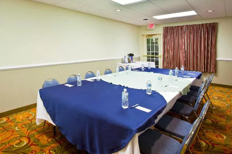 Holiday Inn Express Hotel & Suites Live Oak, An Ihg