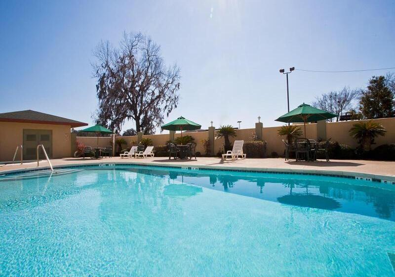Holiday Inn Express Hotel & Suites Live Oak, An Ihg