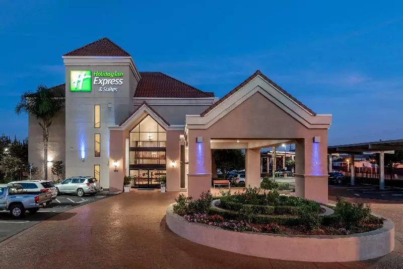 Szálloda Holiday Inn Express & Suites Lathrop, An Ihg