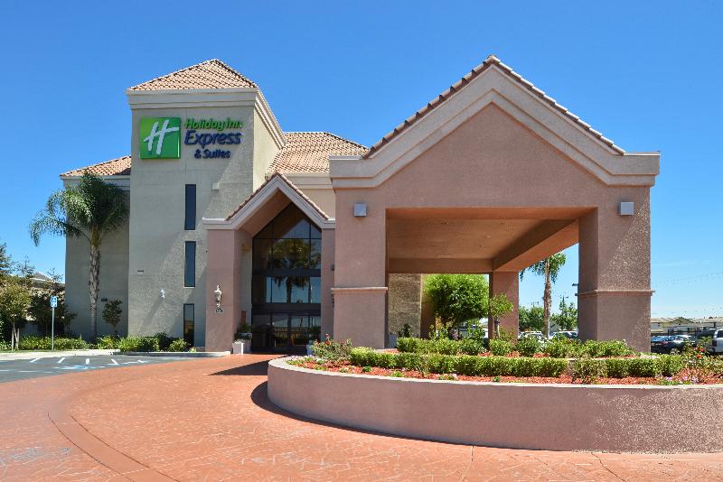 בית מלון כפרי Holiday Inn Express & Suites Lathrop, An Ihg