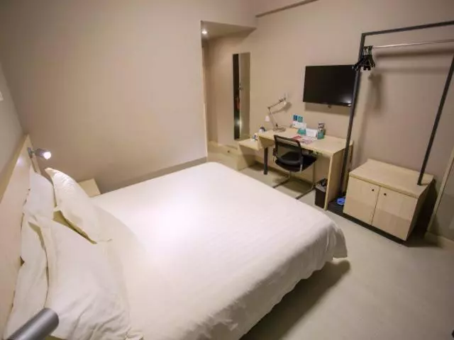 Отель Jingjiang Inn Nanjing Mochou Lake