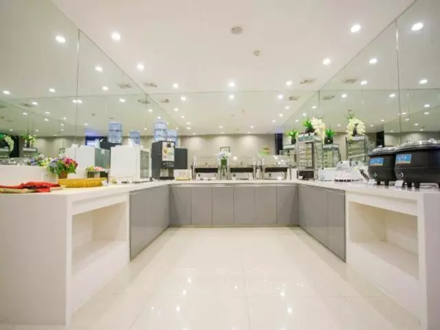 Отель Jingjiang Inn Nanjing Mochou Lake