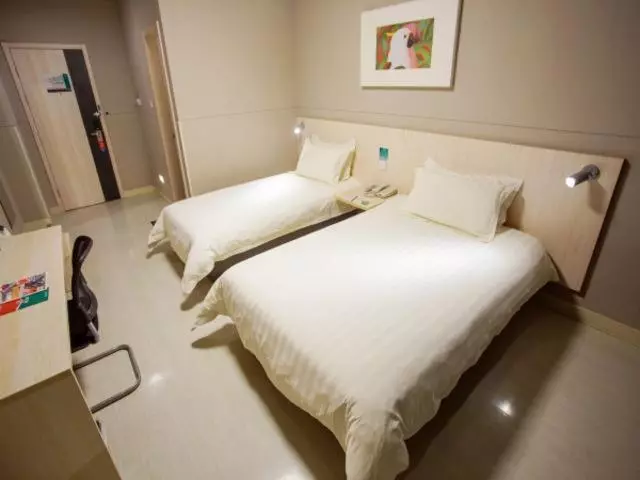 Отель Jingjiang Inn Nanjing Mochou Lake